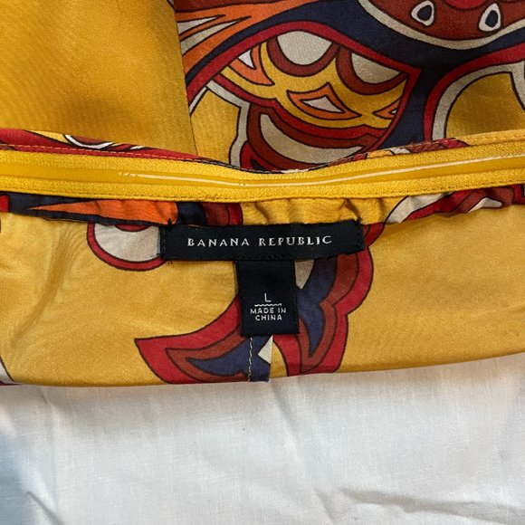 Banana Republic Silk Floral Halter top with keyhole front. Size Large - Picture 5 of 7